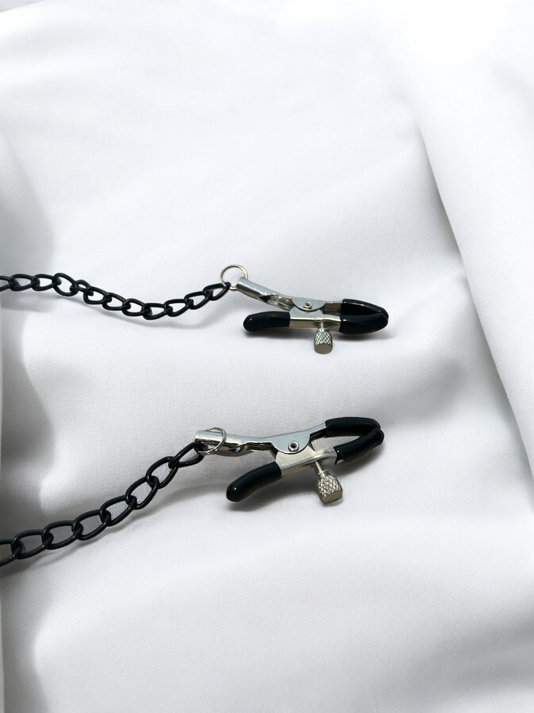 Deluxe O-Ring Gag with Chain and Nipple Clamps